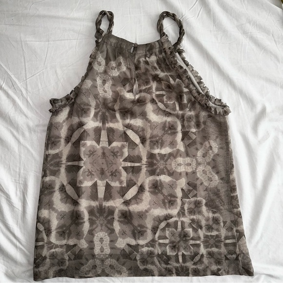 Banana Republic Gray Smocked Sleeveless 100% silk Top - Picture 4 of 7